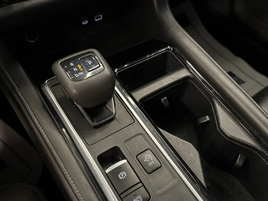 Nissan Pathfinder photo 16