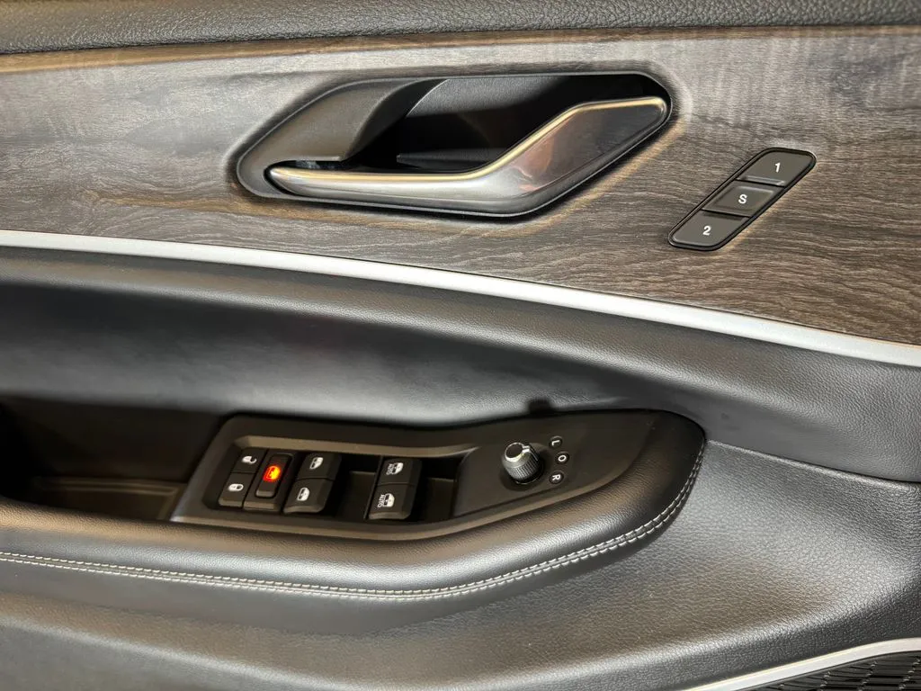 Jeep Grand Cherokee L photo 19