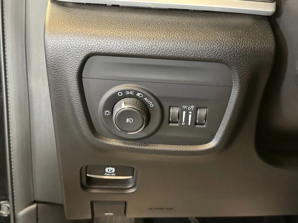 Jeep Grand Cherokee L photo 18