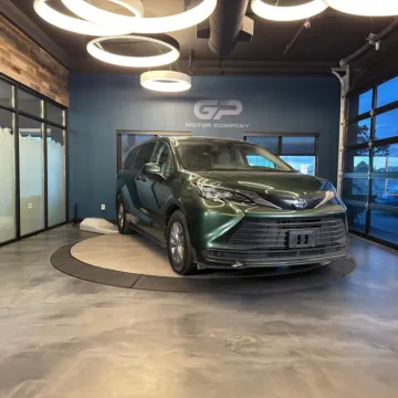 Green 2023 Toyota Sienna LE for sale in Kaysville, UT