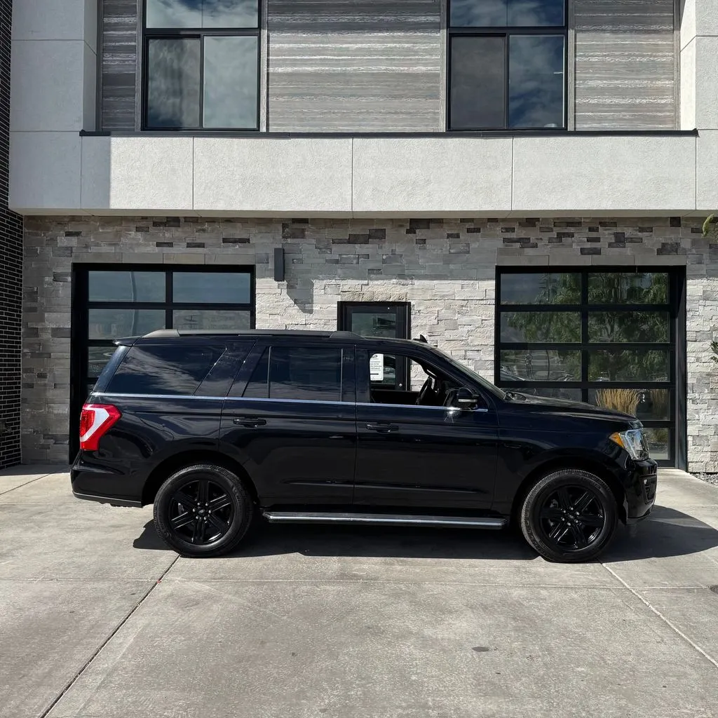 Ford Expedition photo 2