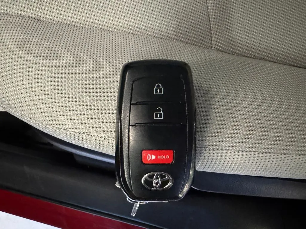 Toyota Corolla Cross photo 16