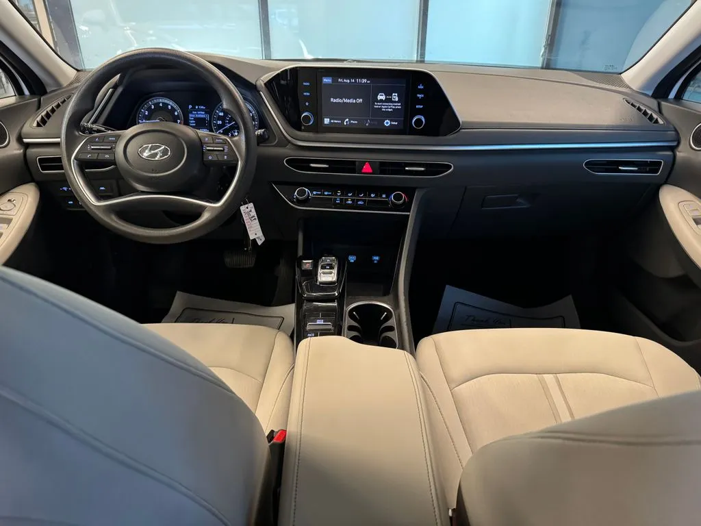 Hyundai Sonata photo 9