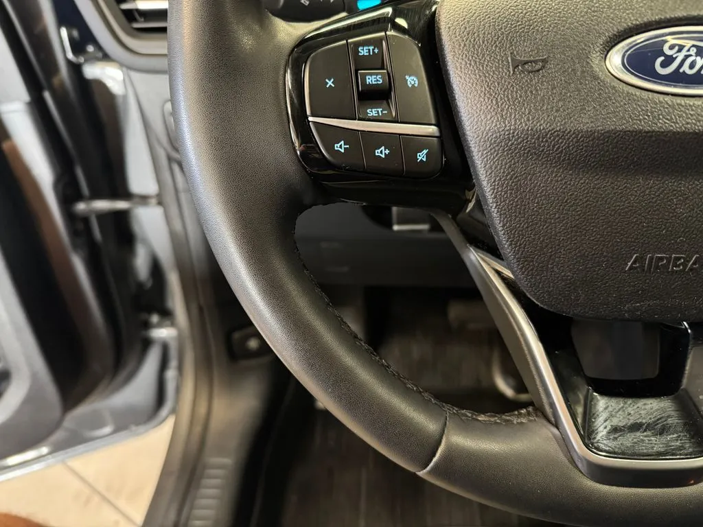Ford Escape photo 11