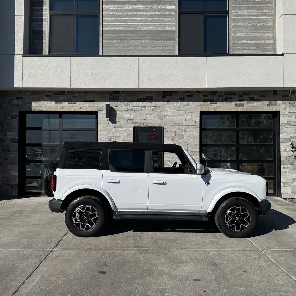 Ford Bronco photo 2