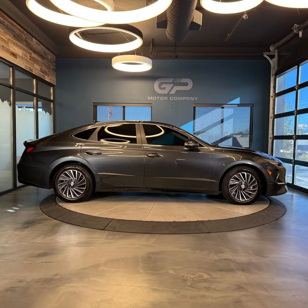 Hyundai Sonata photo 2