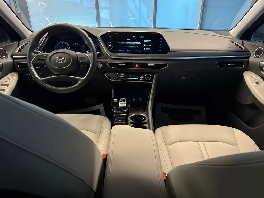 Hyundai Sonata photo 9