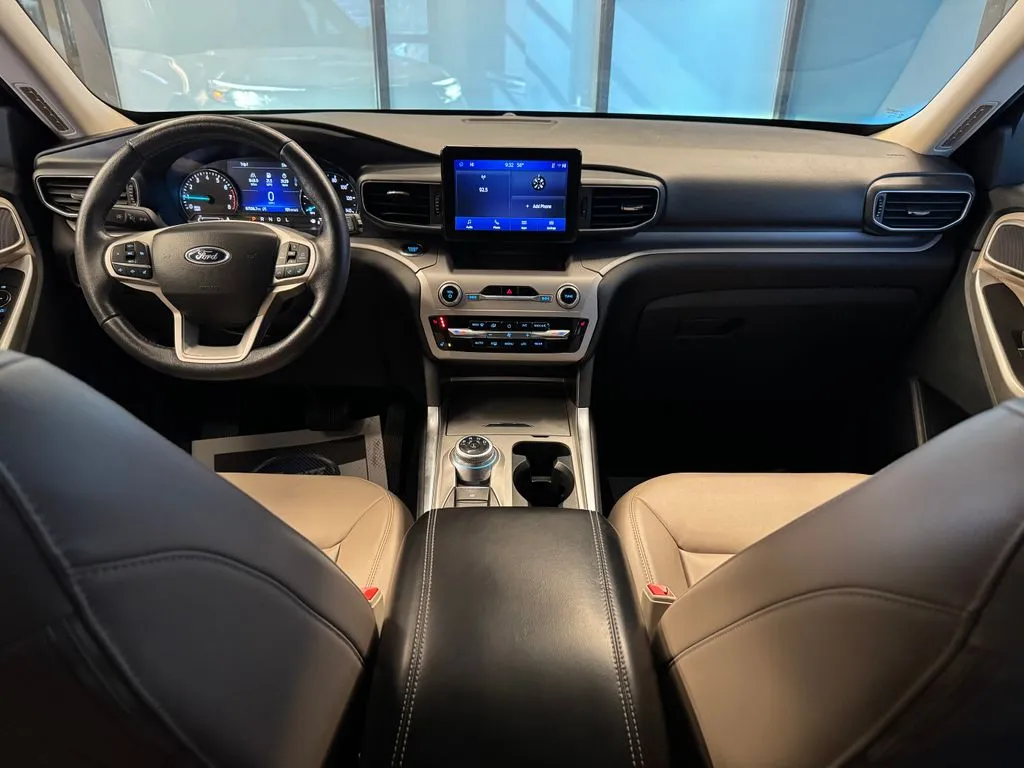 Ford Explorer photo 9