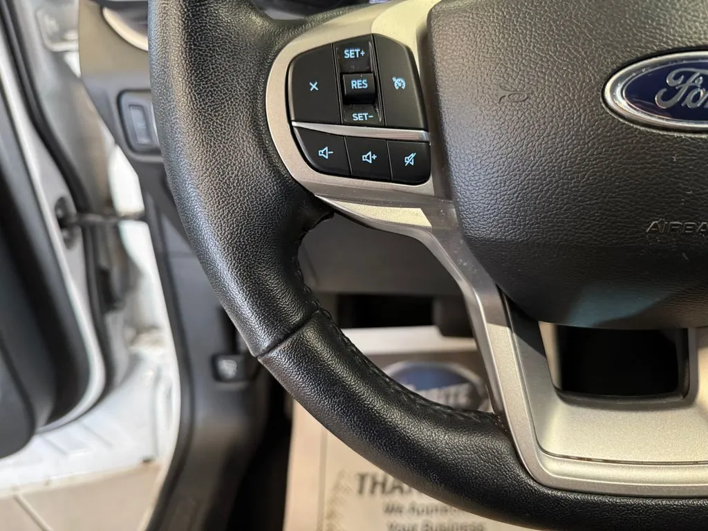 Ford Explorer photo 11