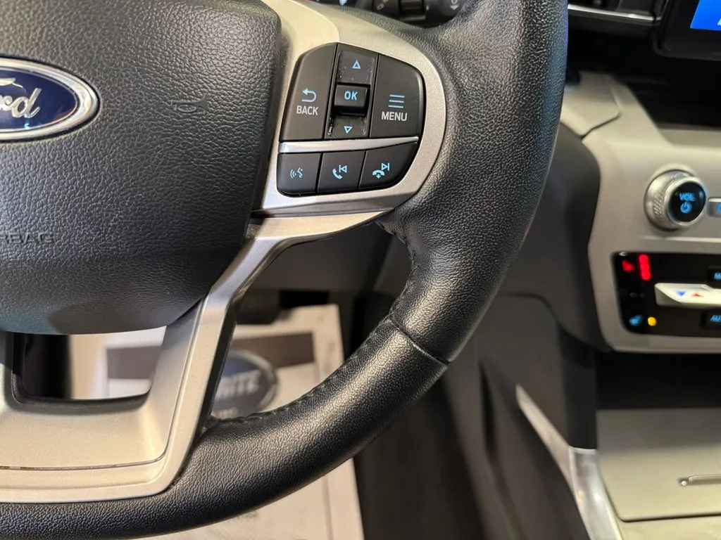 Ford Explorer photo 12