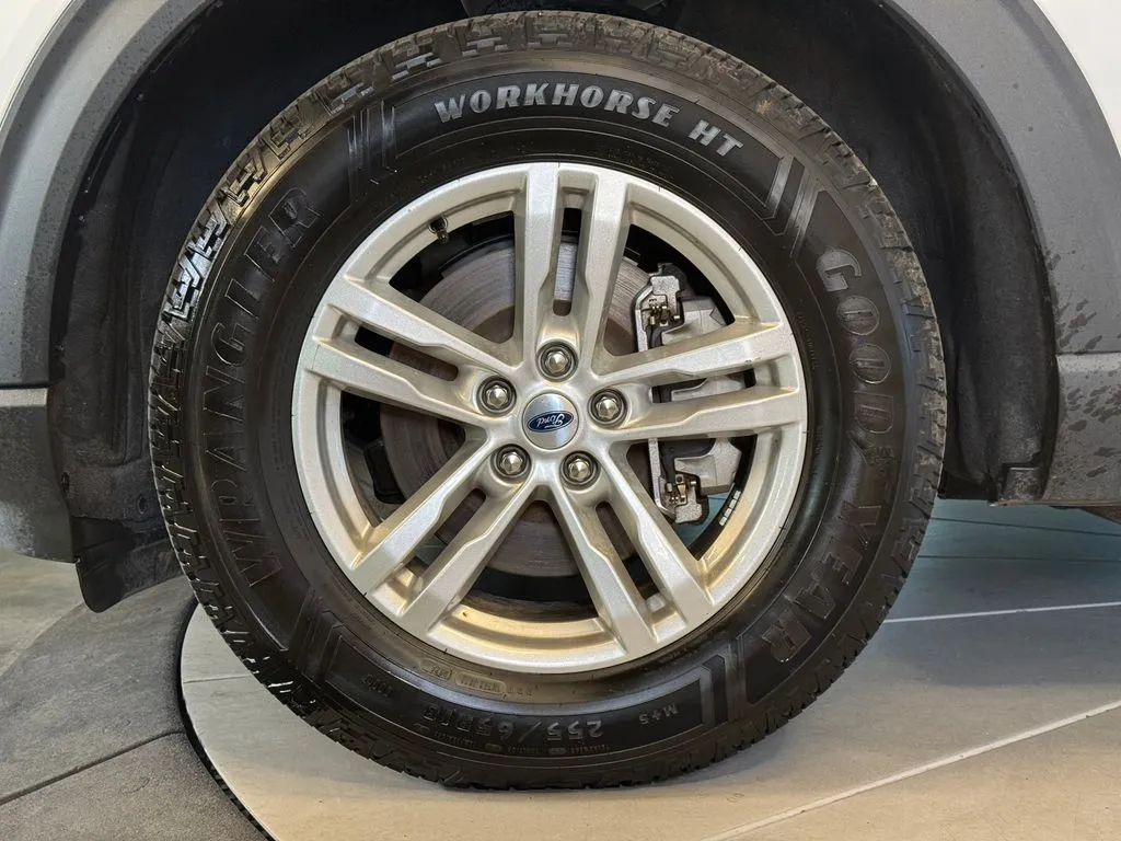 Ford Explorer photo 26