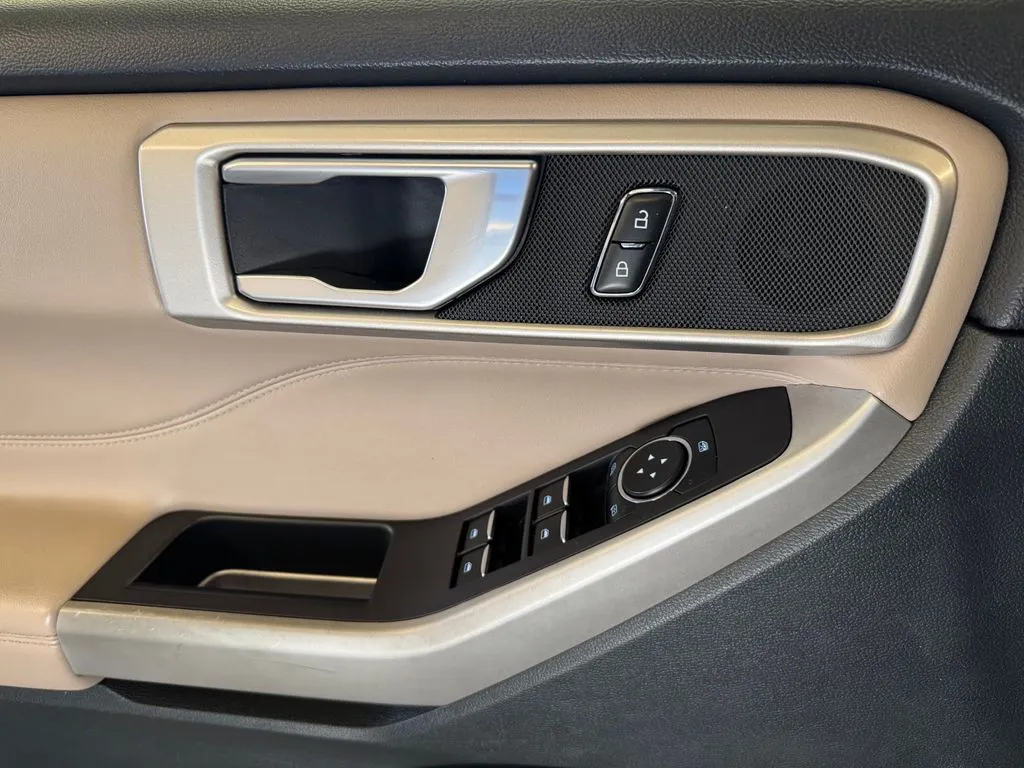 Ford Explorer photo 19