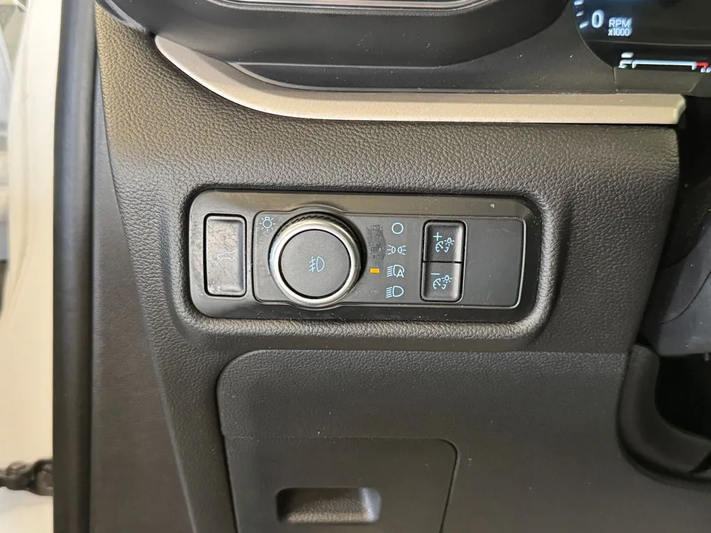 Ford Explorer photo 18