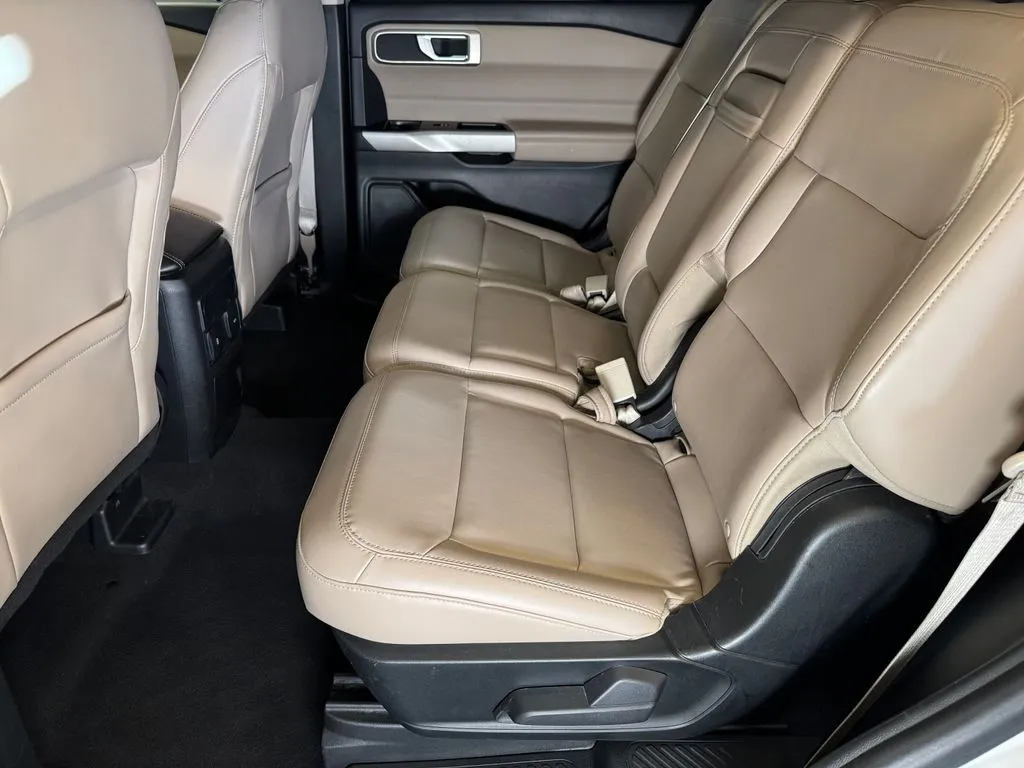 Ford Explorer photo 21