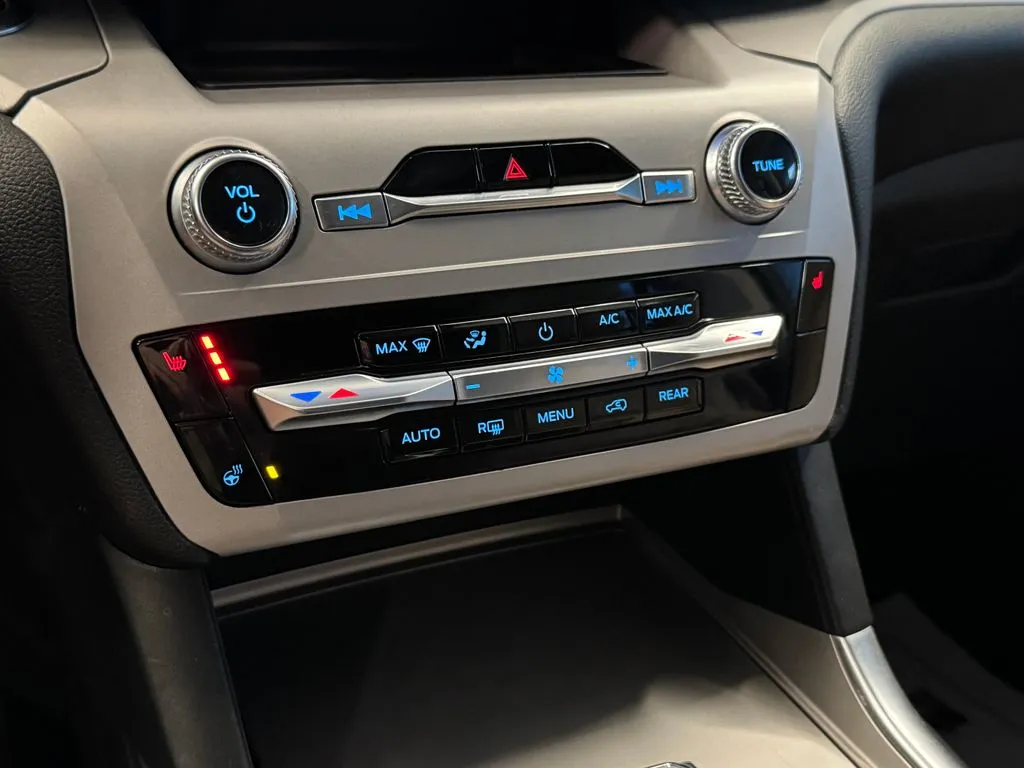 Ford Explorer photo 15
