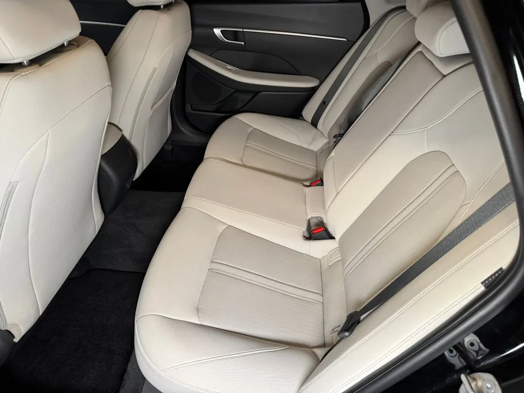 Hyundai Sonata photo 21
