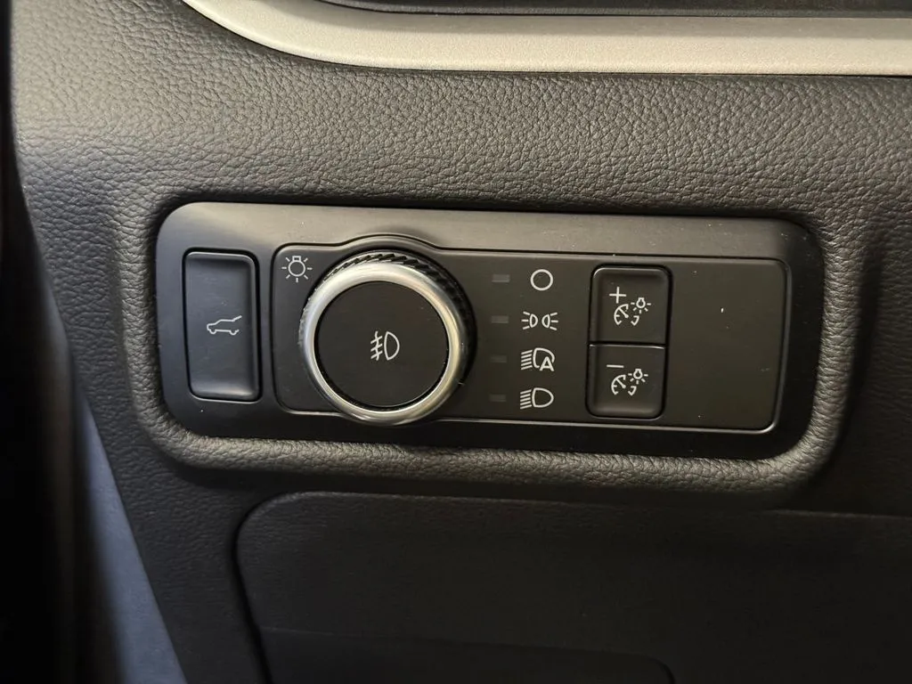 Ford Explorer photo 18
