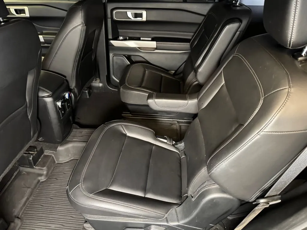 Ford Explorer photo 21