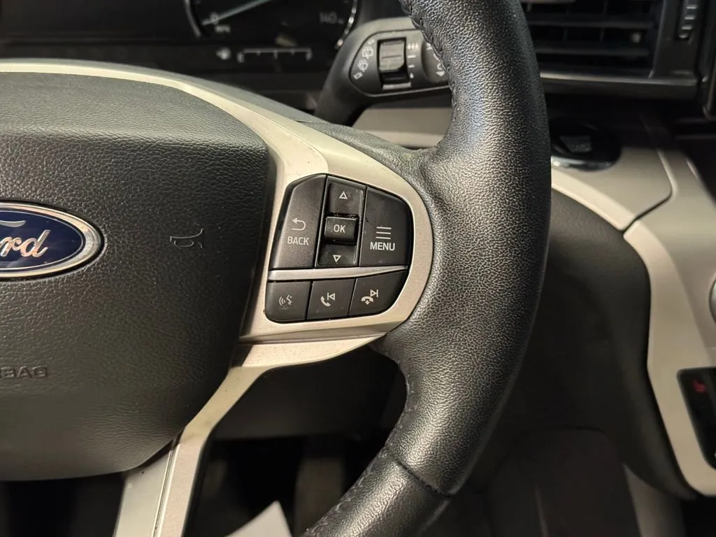 Ford Explorer photo 12