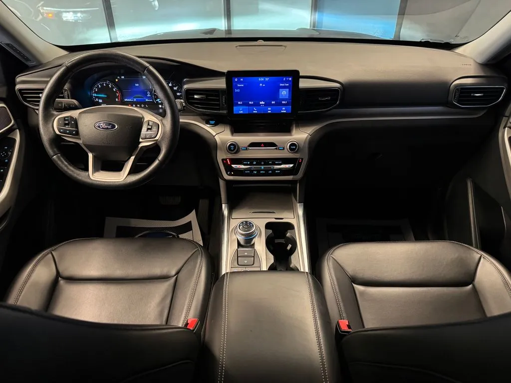 Ford Explorer photo 9