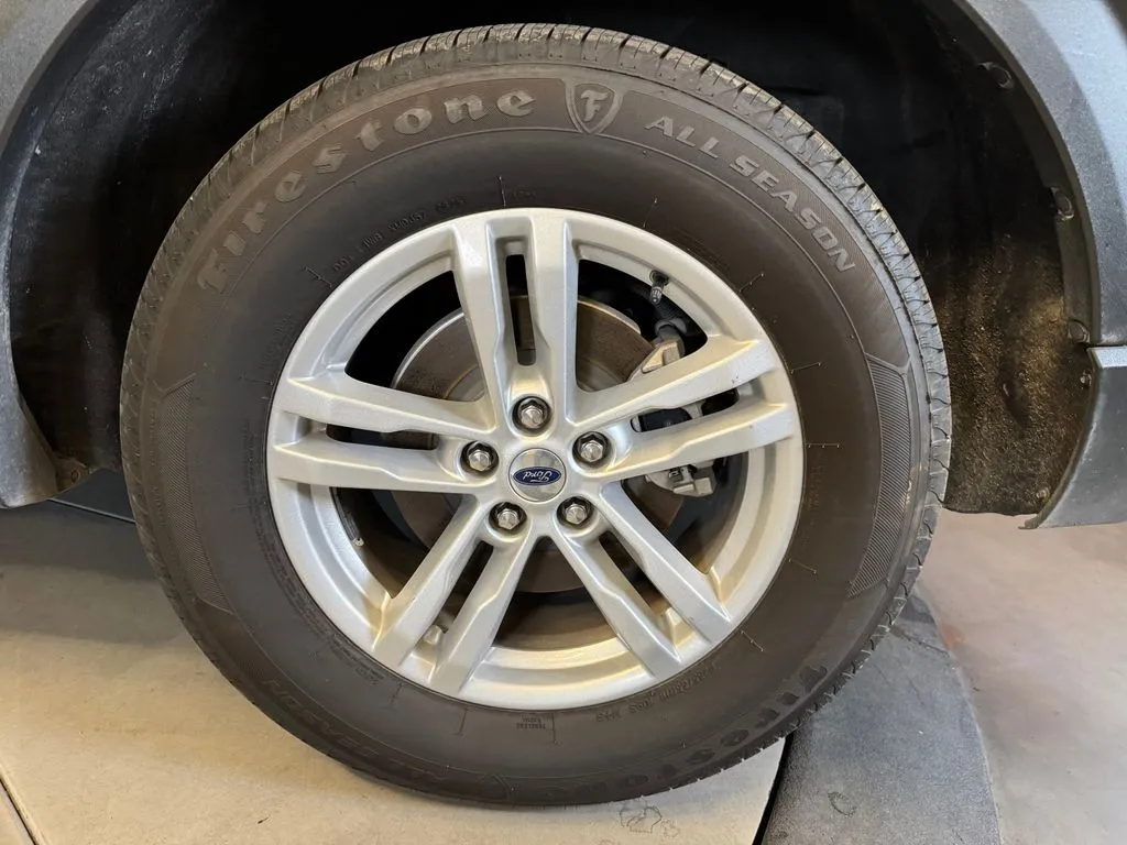 Ford Explorer photo 26