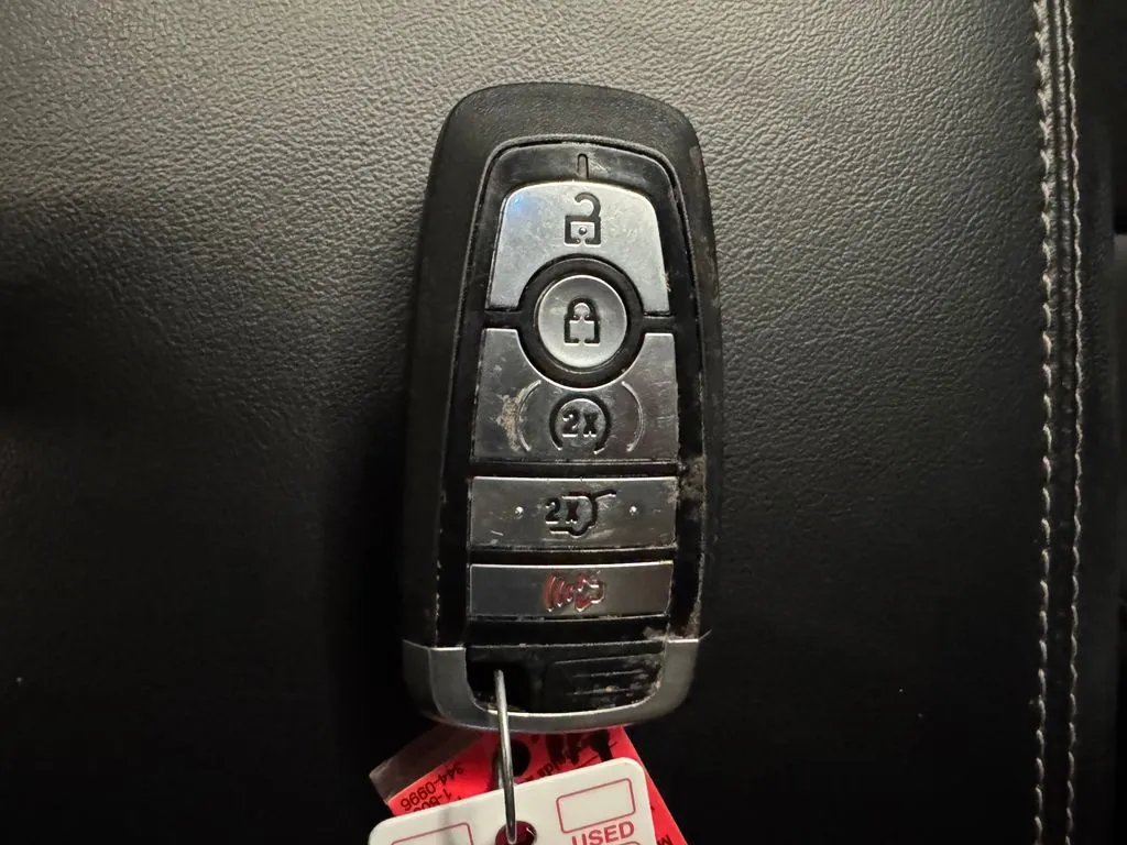 Ford Explorer photo 17