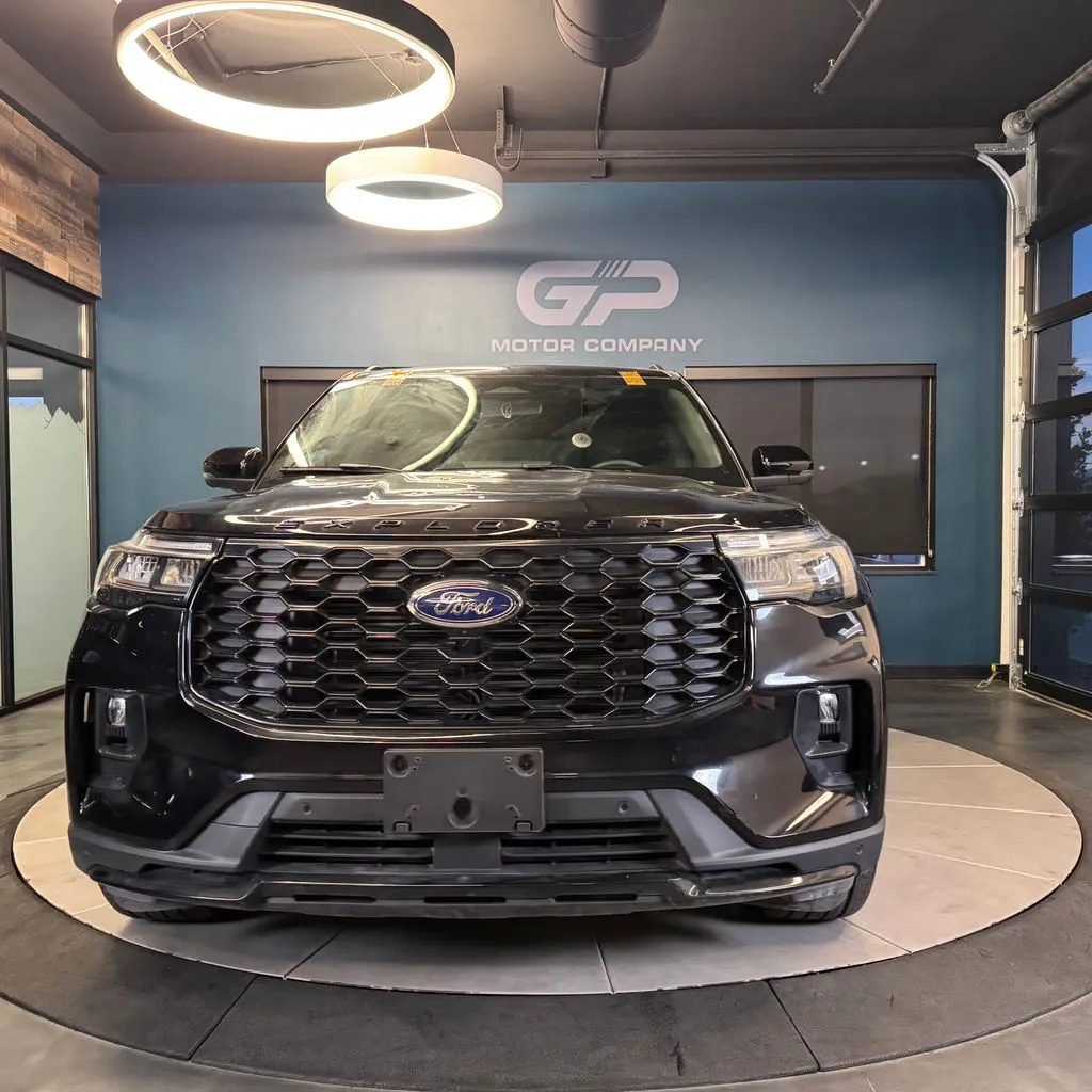 Ford Explorer photo 8