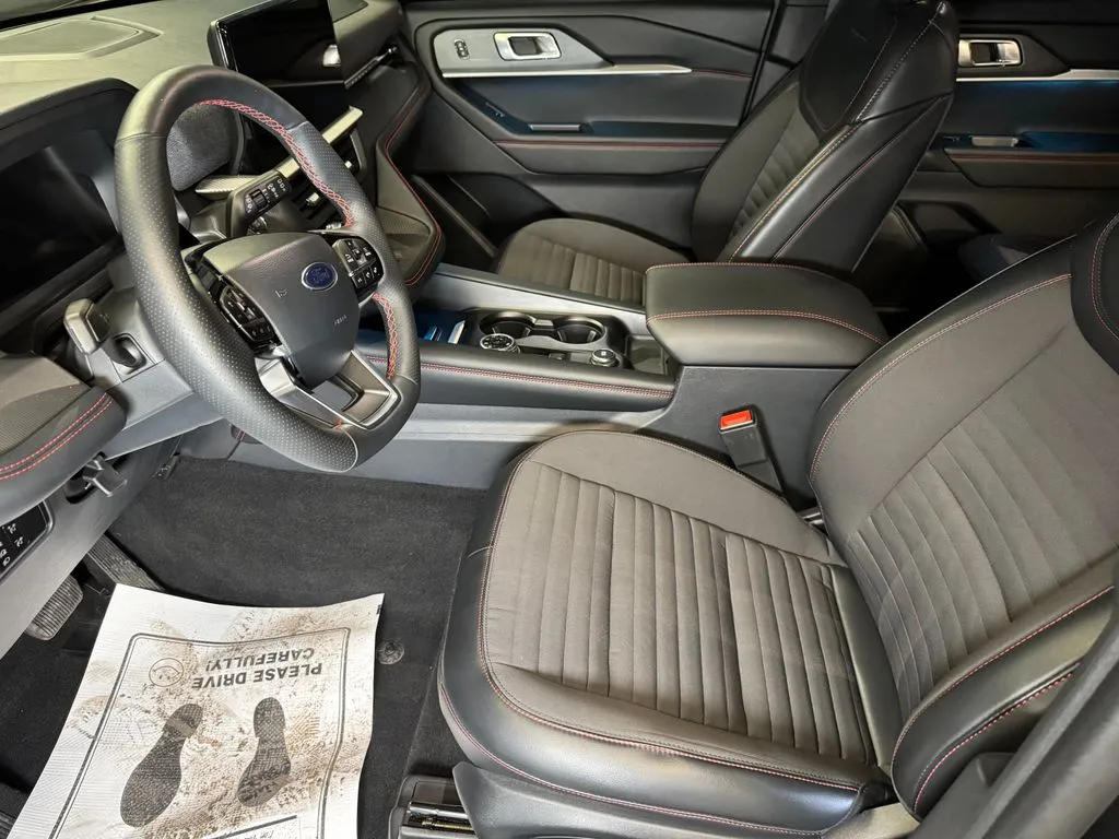 Ford Explorer photo 20