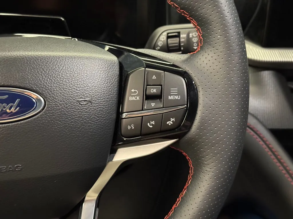 Ford Explorer photo 12