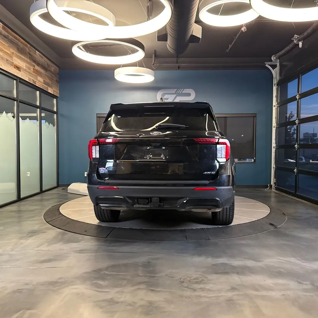 Ford Explorer photo 4