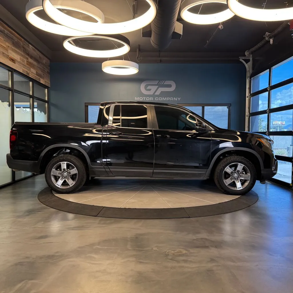 Honda Ridgeline photo 2