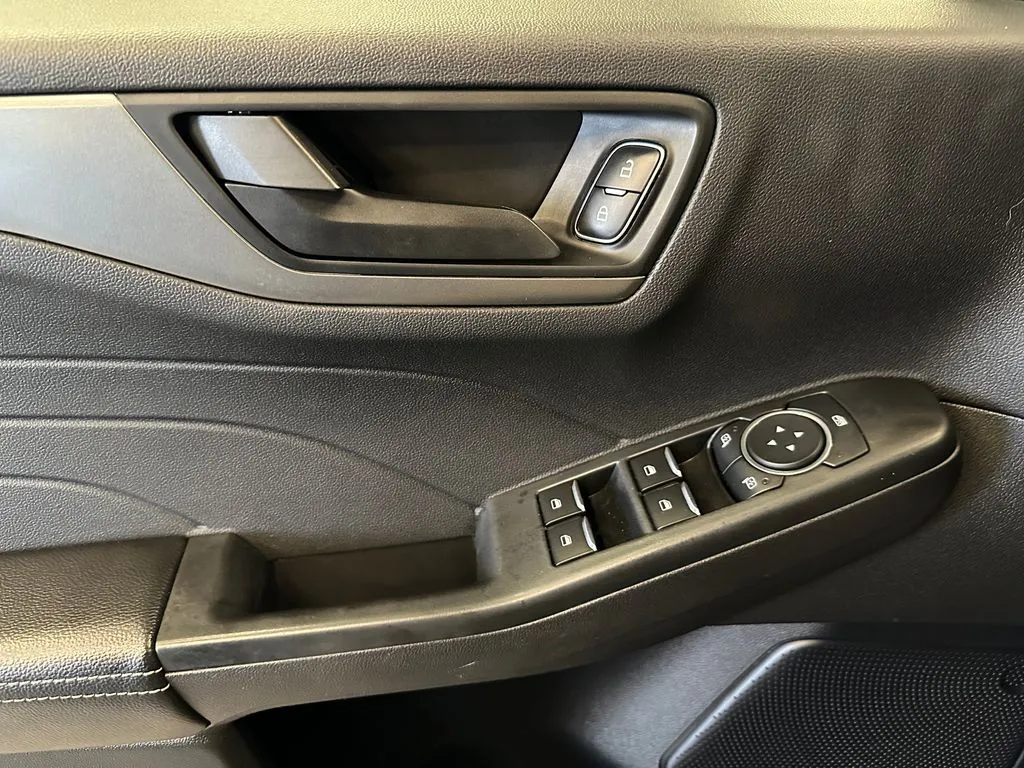 Ford Escape photo 18