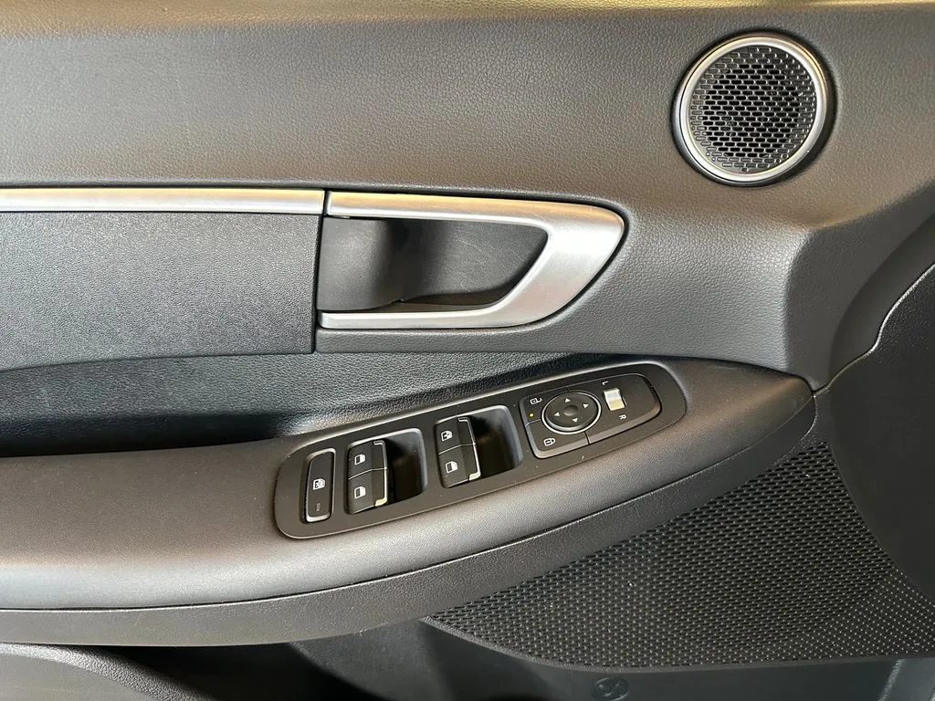 Hyundai Sonata photo 18