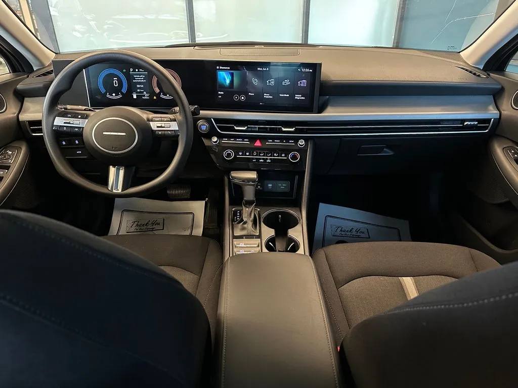 Hyundai Sonata photo 9