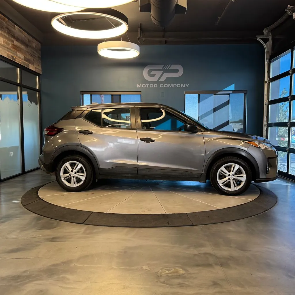 Nissan Kicks photo 2