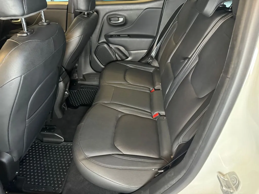 Jeep Renegade photo 21