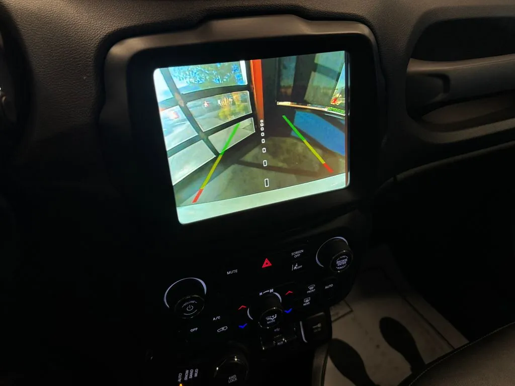 Jeep Renegade photo 14
