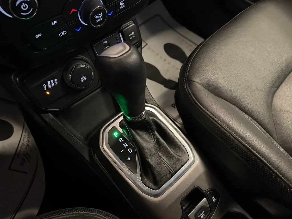 Jeep Renegade photo 16