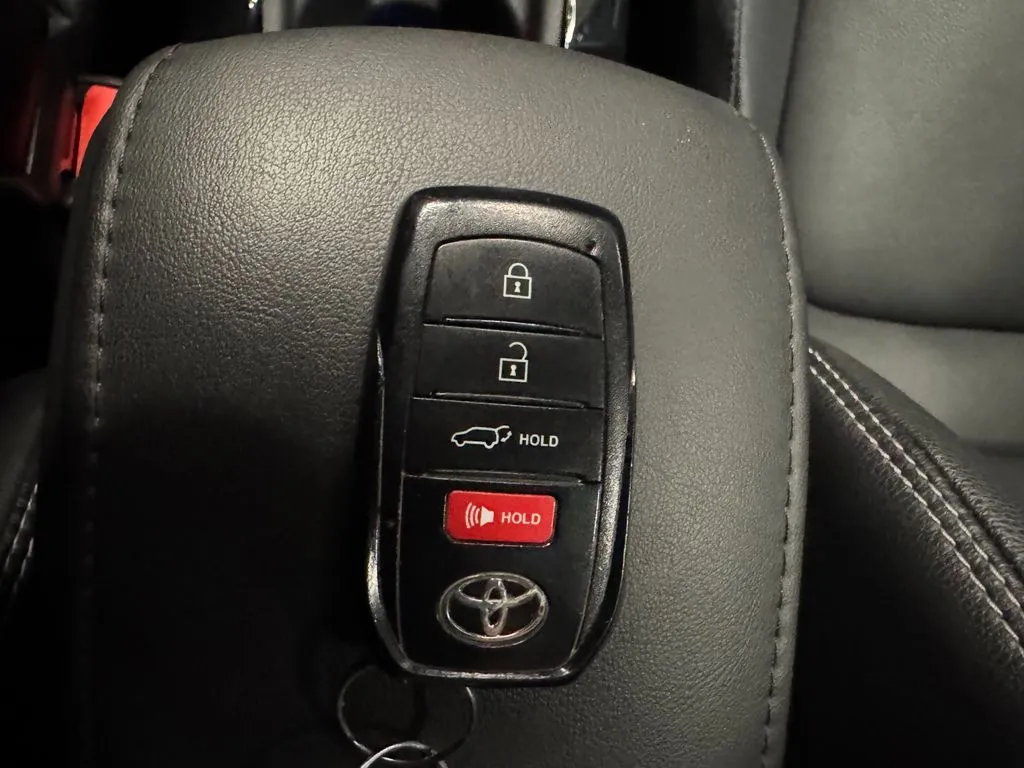 Toyota Corolla Cross photo 17