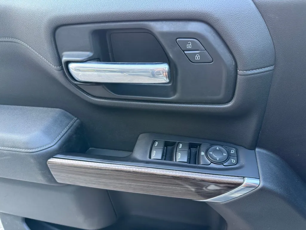 Chevrolet Silverado photo 11