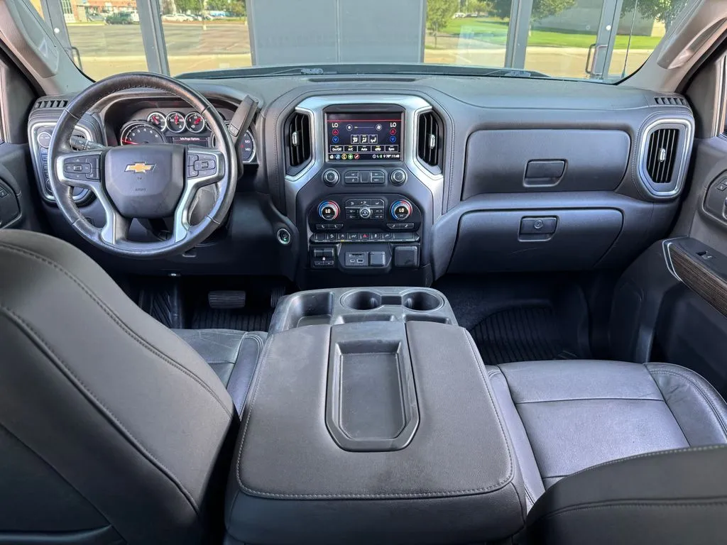 Chevrolet Silverado photo 13