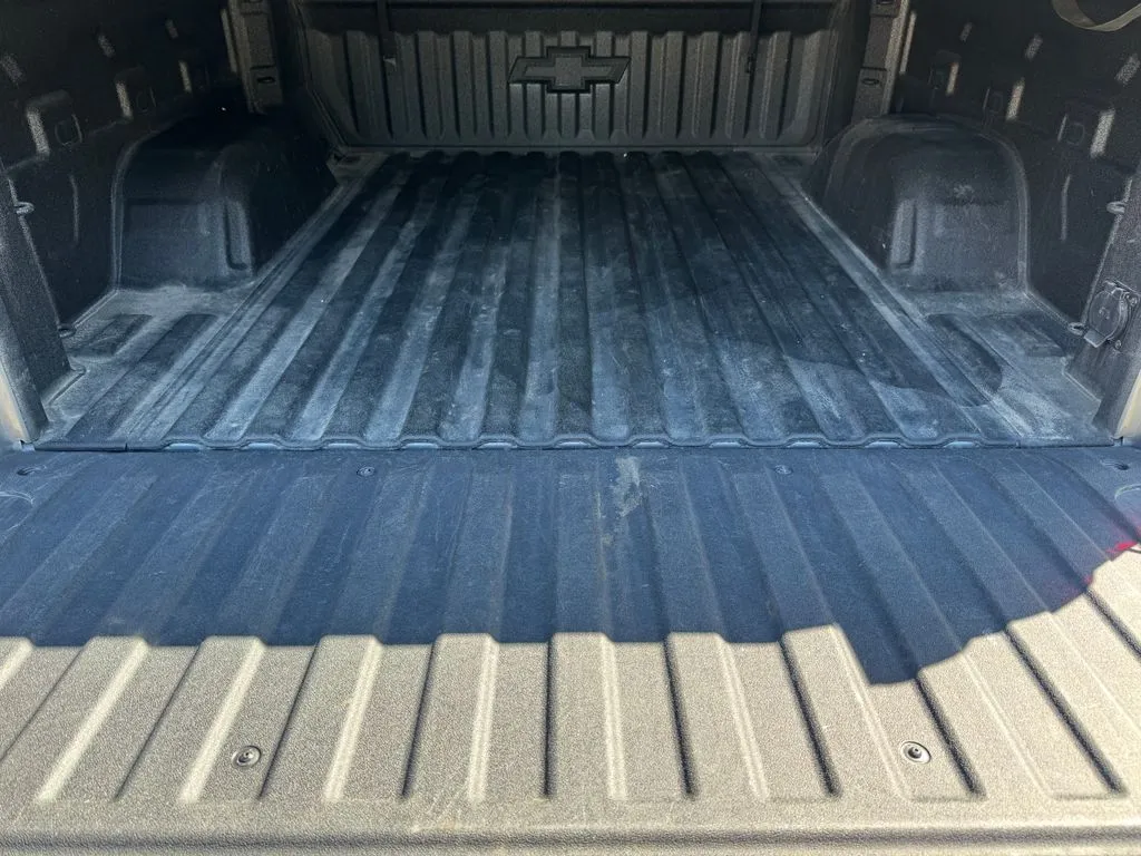 Chevrolet Silverado photo 23