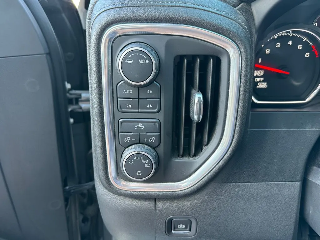 Chevrolet Silverado photo 12
