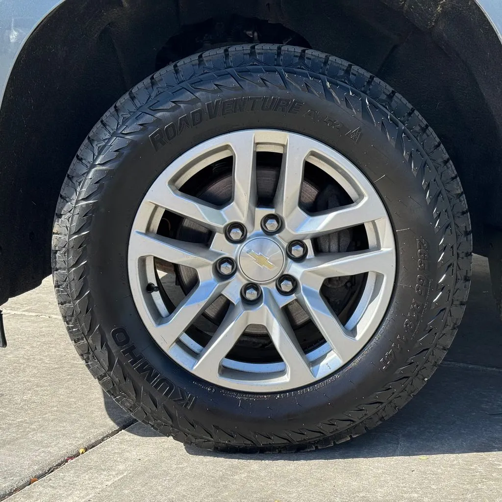Chevrolet Silverado photo 9
