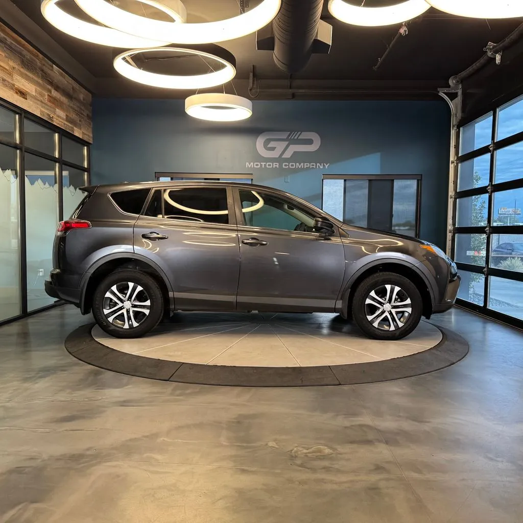 Toyota RAV4 photo 2