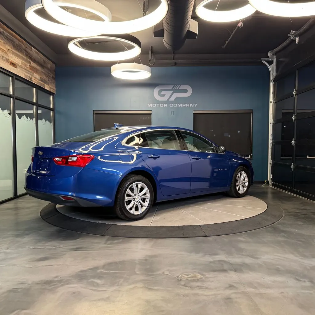 Chevrolet Malibu photo 3