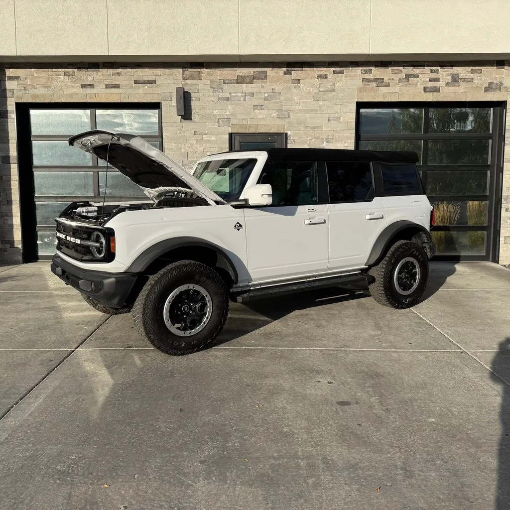 Ford Bronco photo 24