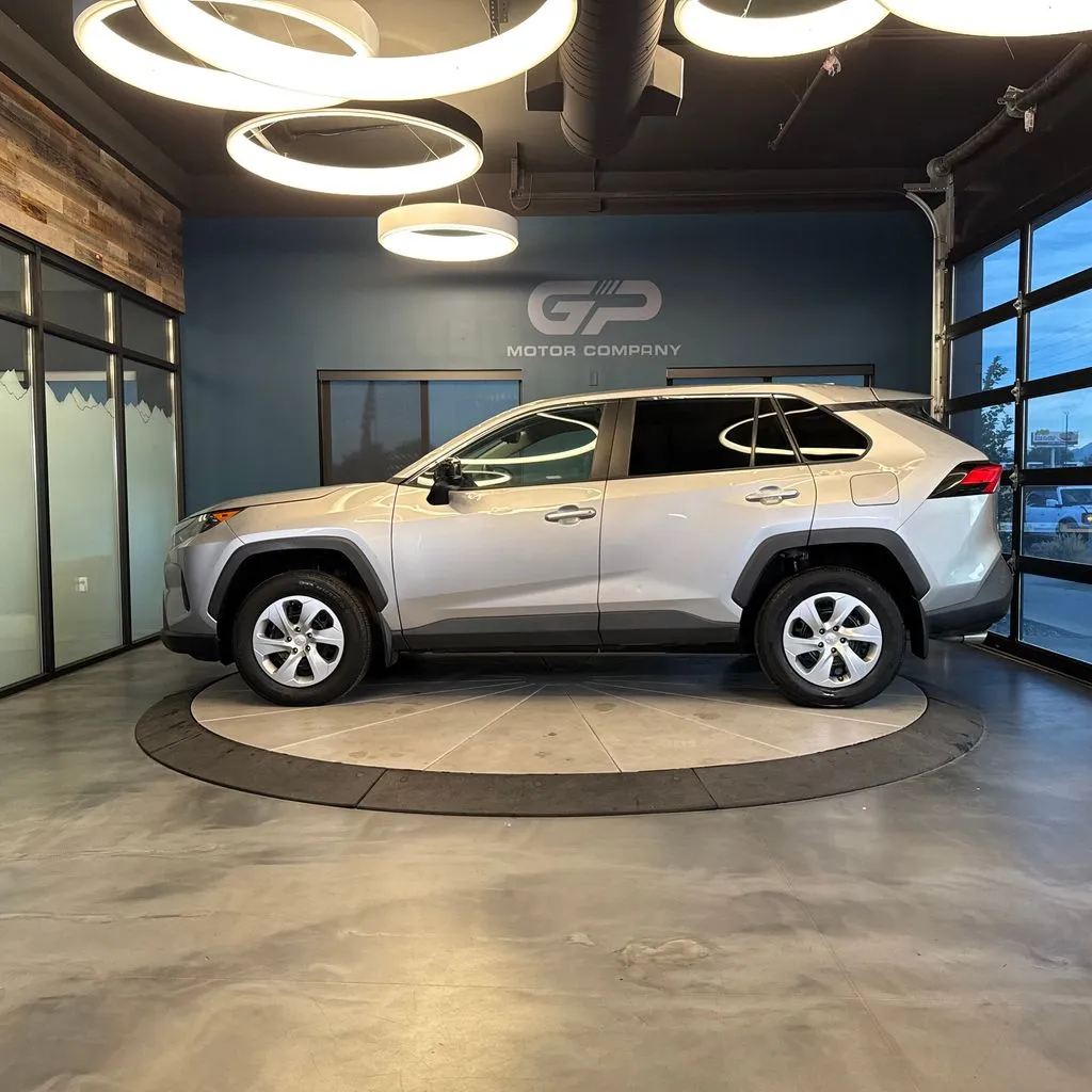 Toyota RAV4 photo 6