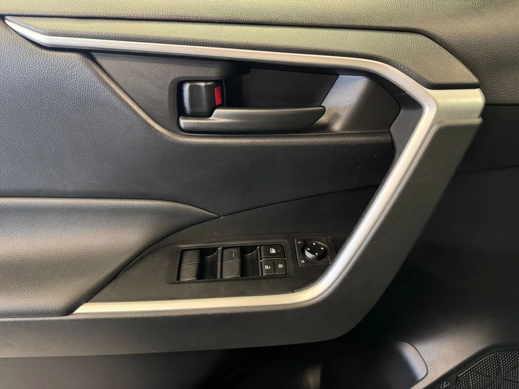 Toyota RAV4 photo 19