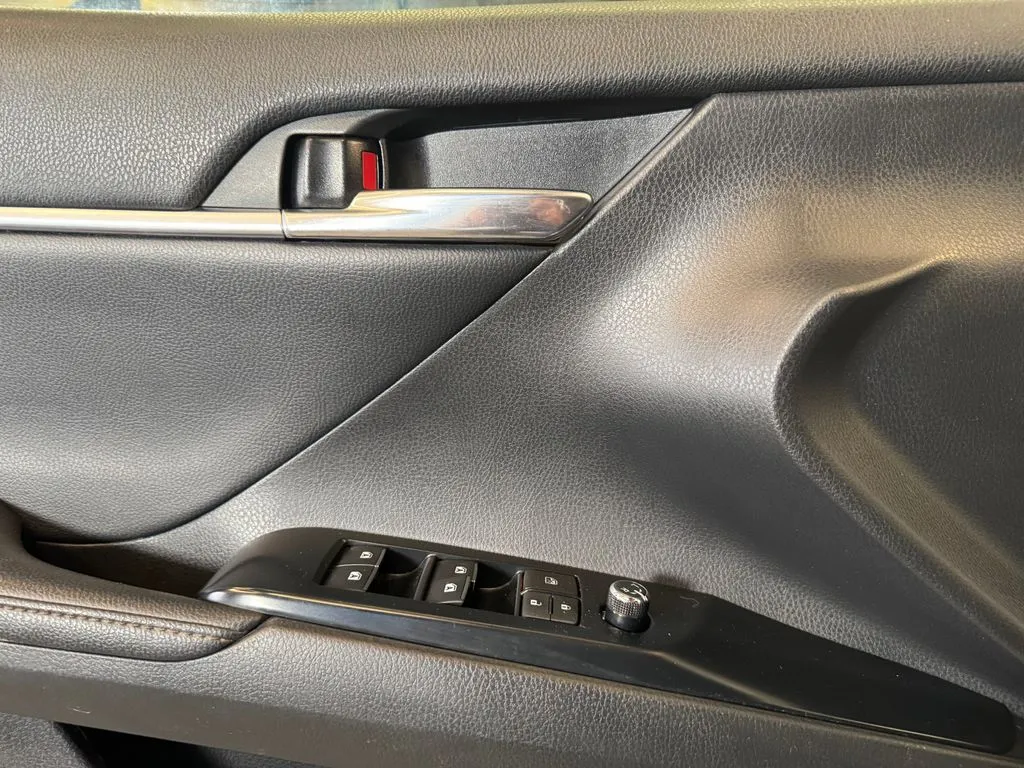 Toyota Camry photo 19